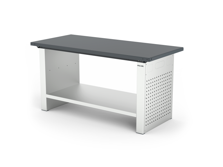 Banco da lavoro ad altezza fissa, con piano in acciaio standard da 3 mm, fianchi chiusi con predisposizioni elettriche e ripiano grande. L 1500 mm